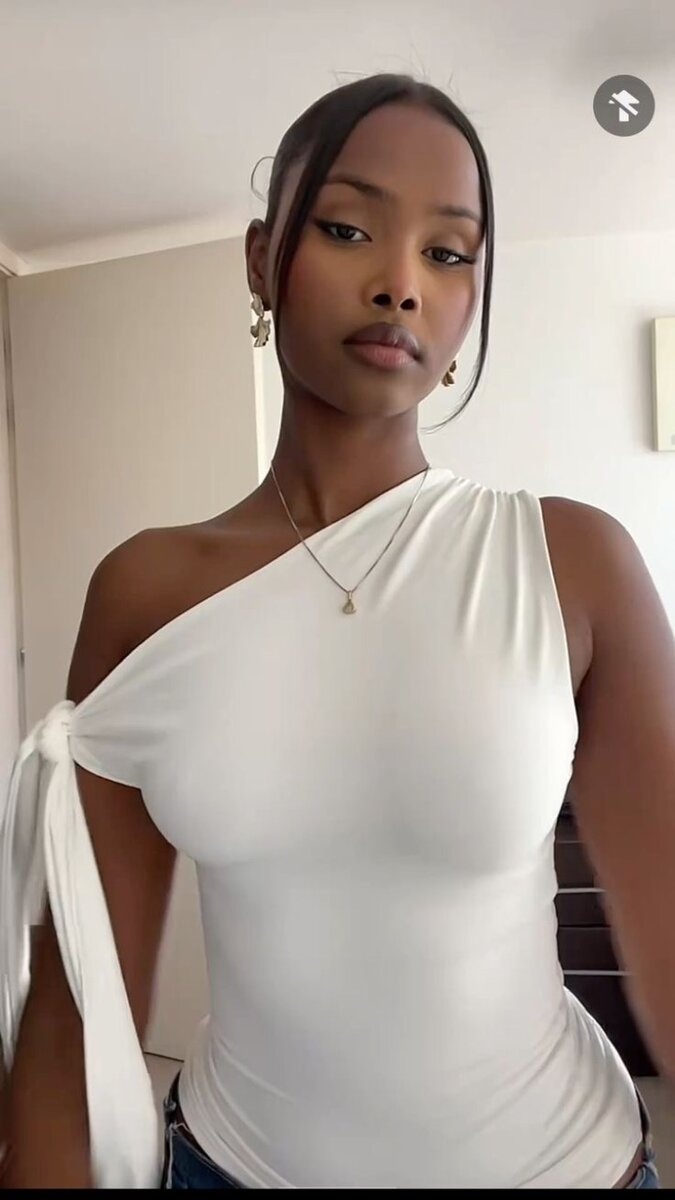 Body asymétrique élégant femme