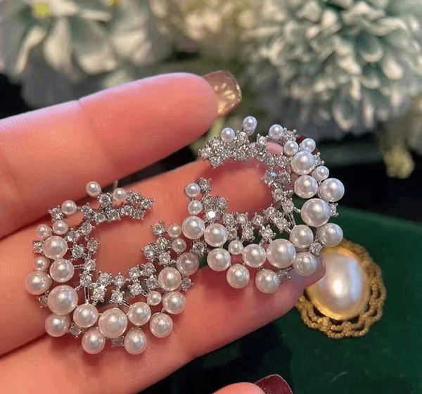 Pearl studs