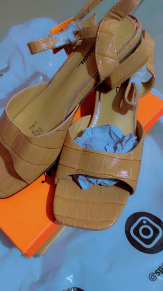 Sandales à talons texturées élégantes