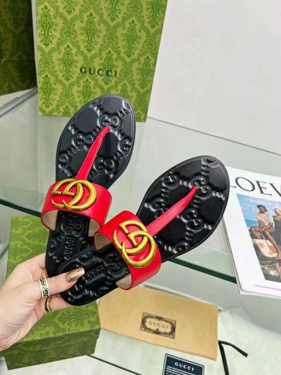 Gucci slippers