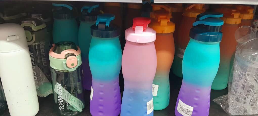 Gourdes en plastique colorées