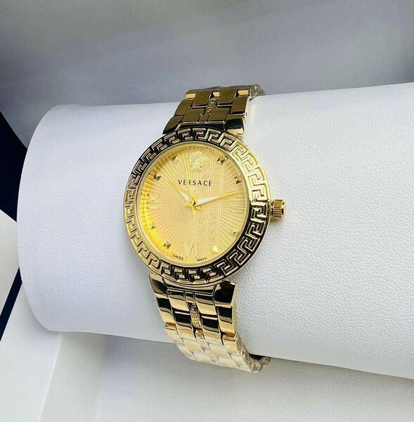 Montre dorée élégante