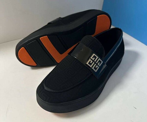 GG fashionable mens easy wear sz 40/41