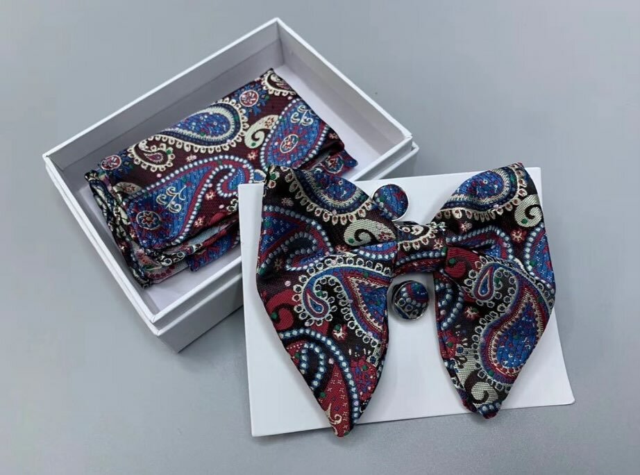  Men's bow tie with a beautiful print