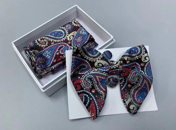  Men's bow tie with a beautiful print