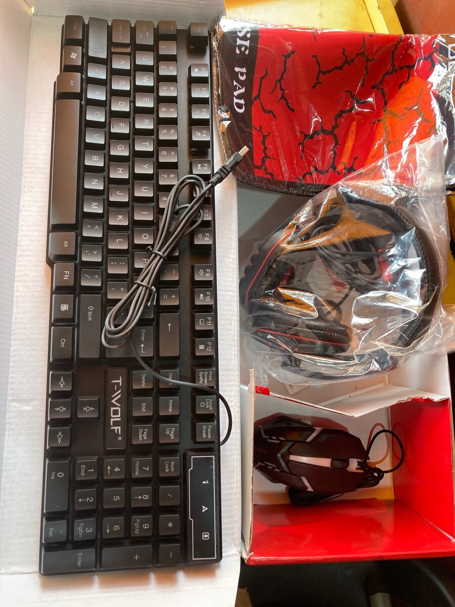 Thunder Wolve 4 in 1 (keyboard, mouse, headset)