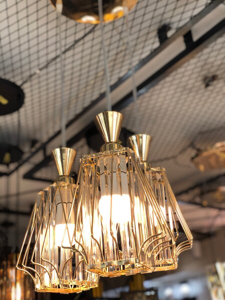 Suspension industrielle moderne