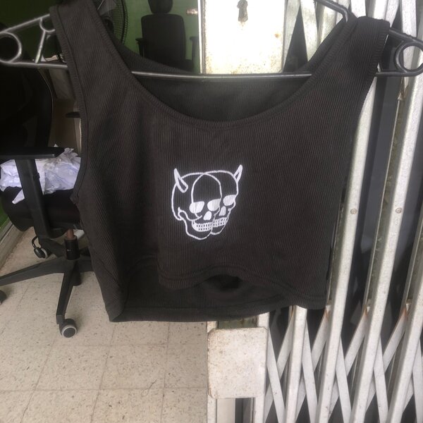 Top court noir fripe