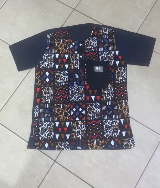 Chemises africaines à motifs colorés