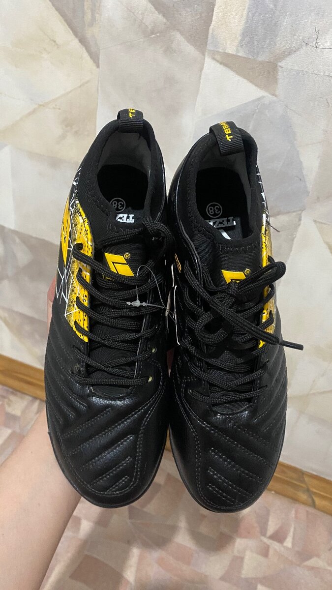 Продаю бутсы, новые