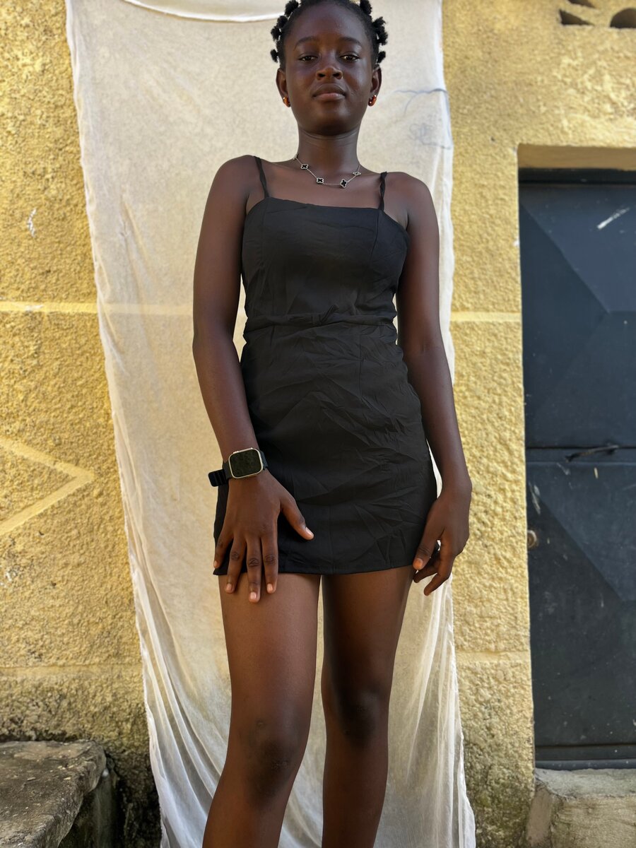 Robe Noire Élegante