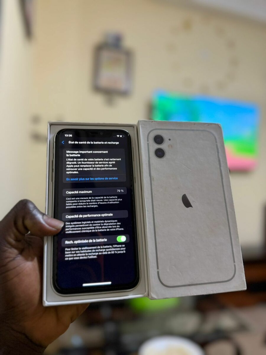 IPhone 11 64Go 2nd main