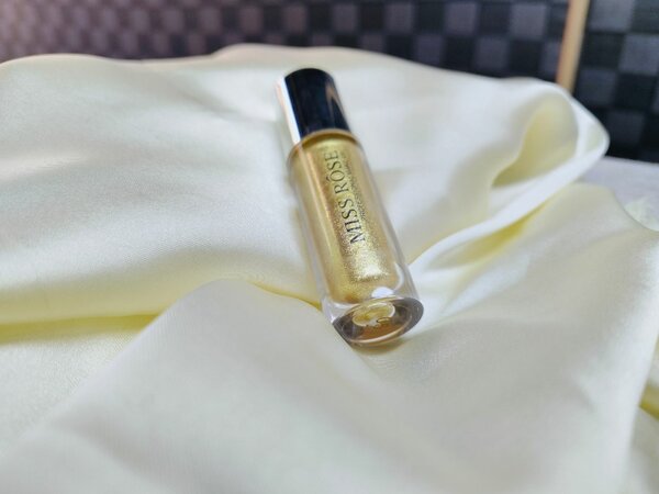Miss Rose Highlighter Gold