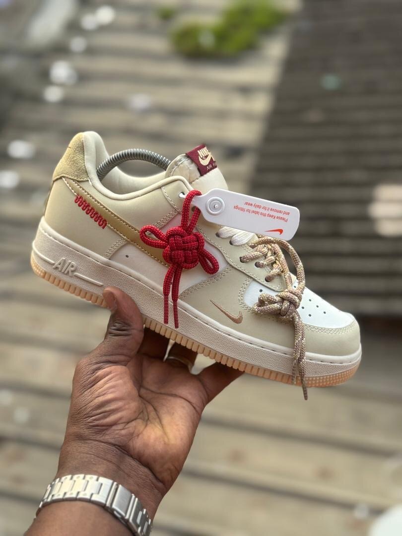 Baskets mode beige et rouge