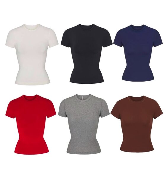 Футболки Skims