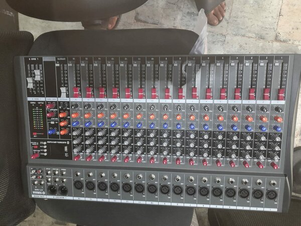 Table de mixage professionnelle