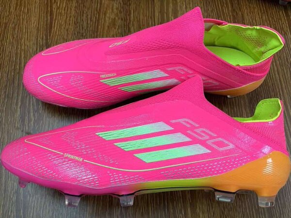 Crampon adidas F50 sans lacets