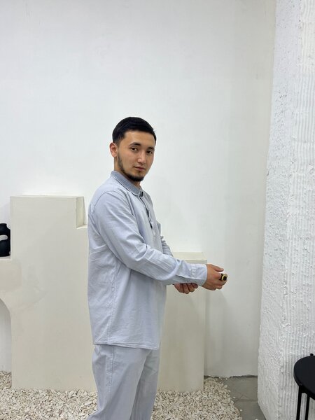 Камис костюм