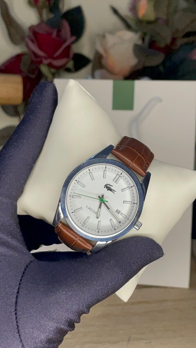 Montre élégante crocodile