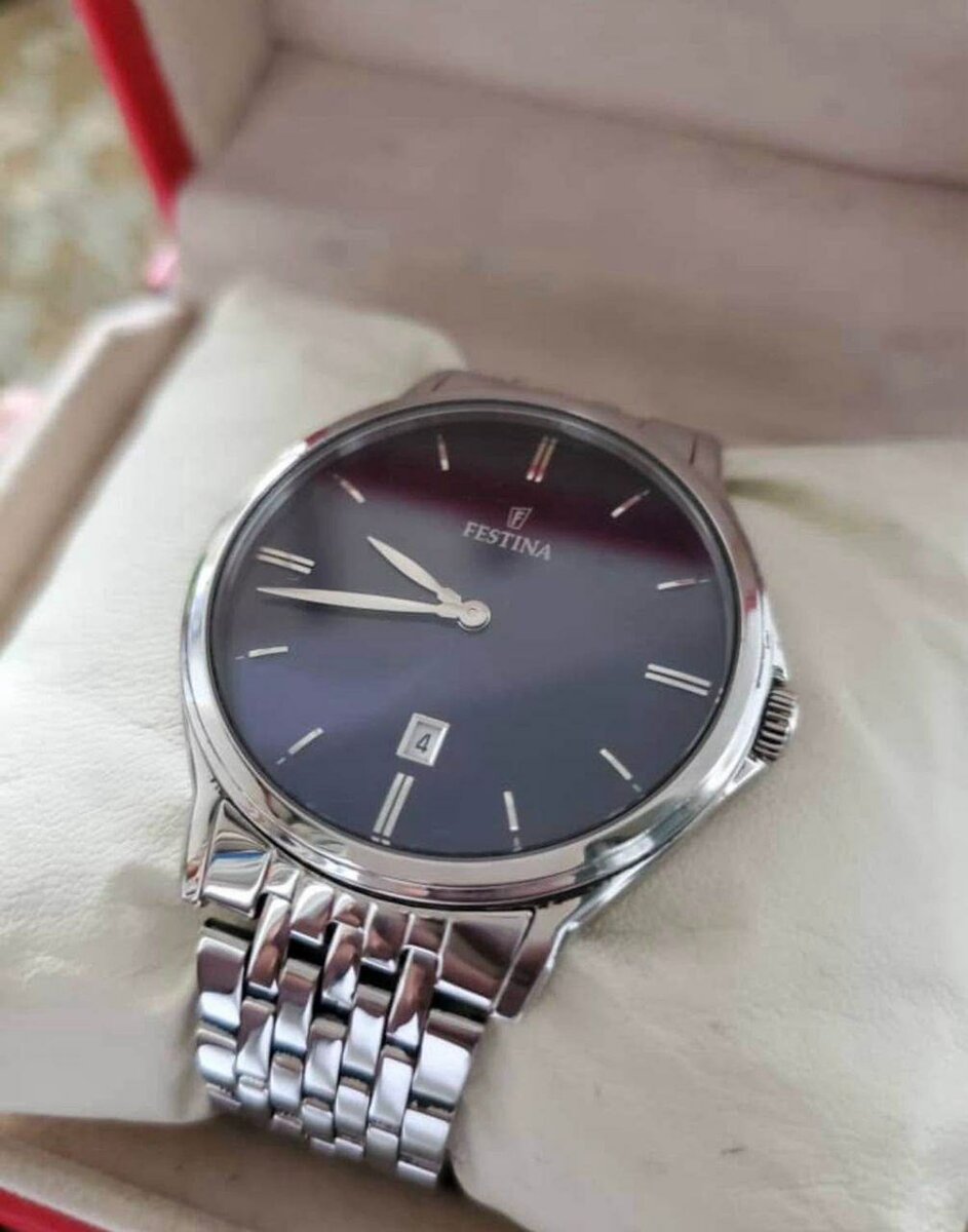 Montres élégantes en acier inoxydable