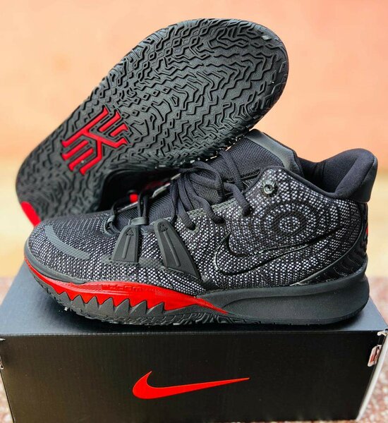Nike Kyrie 7