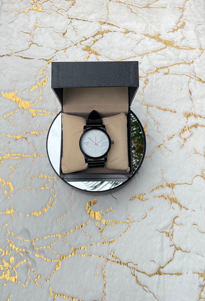 Montre élégante en acier noir