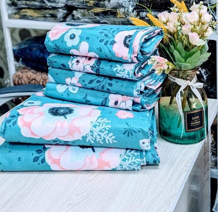 set includes 2 flat sheets and 4 pillowcases