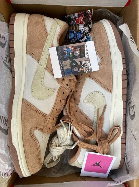 SB DUNK LOW MEDIUM CURRY