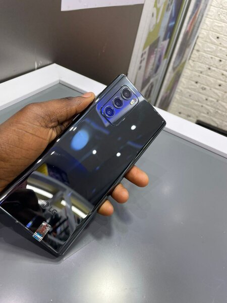 LG Wing 5G 128gb/8gb ram small crack on the screen