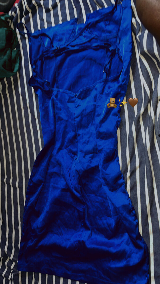 Robe bleue satinée