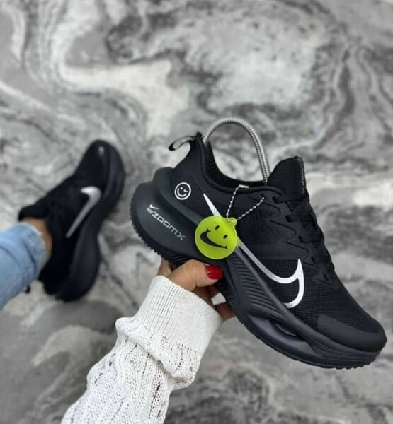 NIKE ZOOM