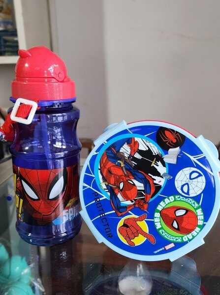 Gourde et boîte repas