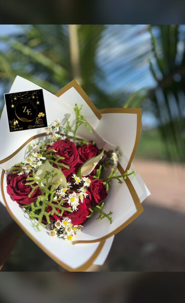 Bouquet de Roses et Cadeaux