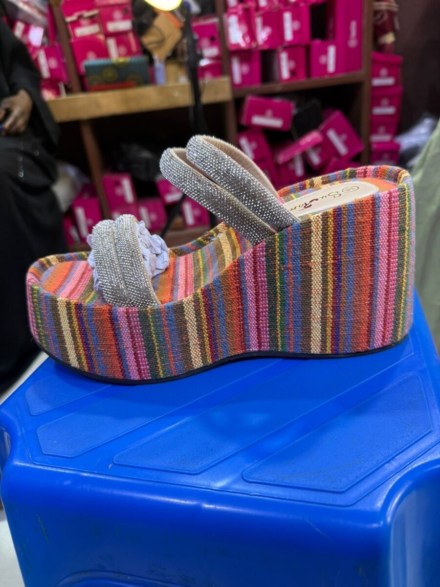 Sabots compensés élégants