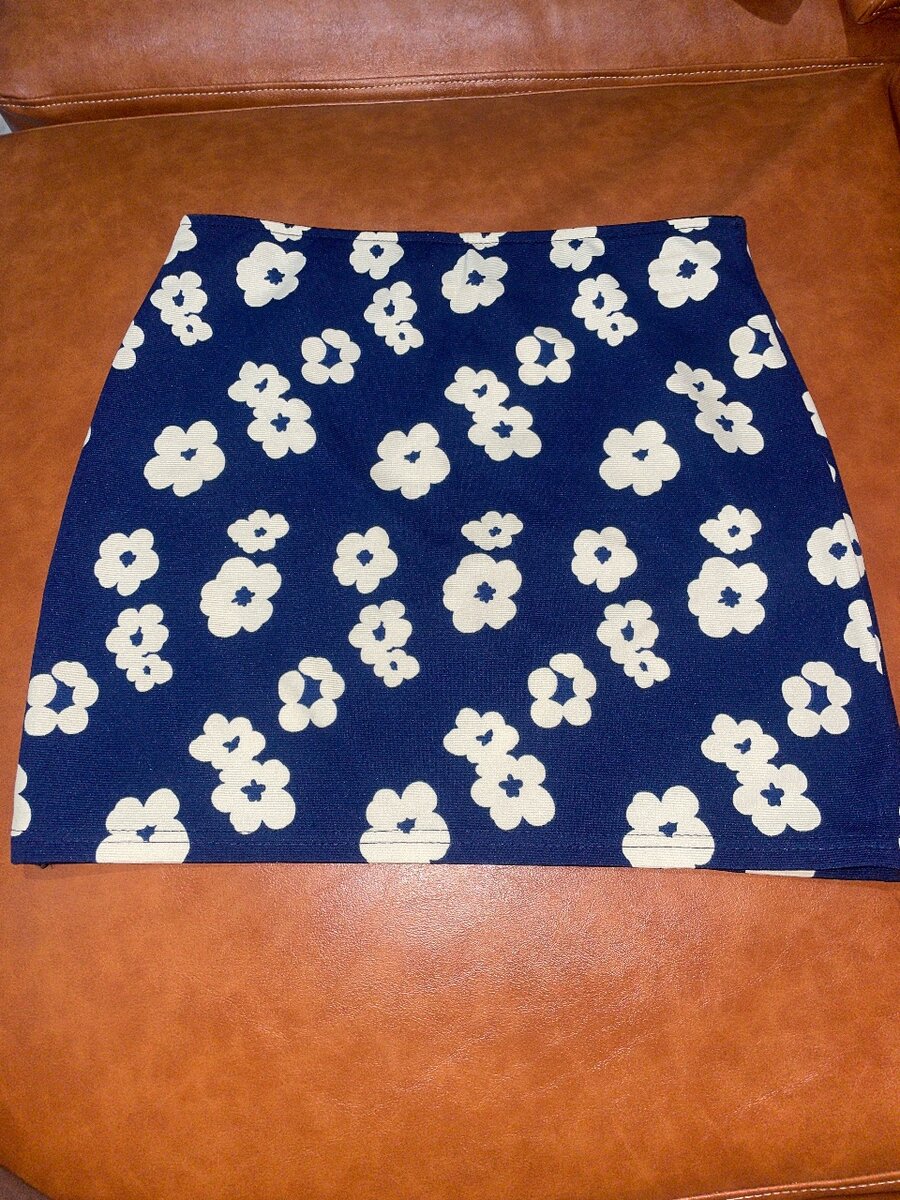 Jupe trapèze en jean et fleurs