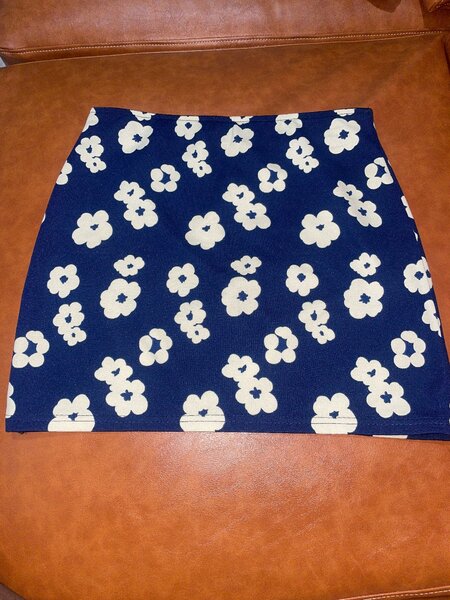 Jupe trapèze en jean et fleurs