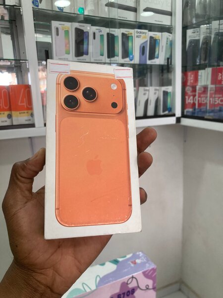 iPhone 17  - Diverses couleurs