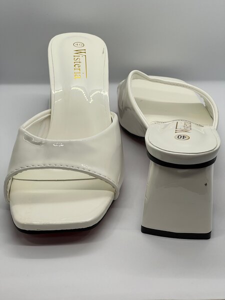 Mules à talons carrés blancs