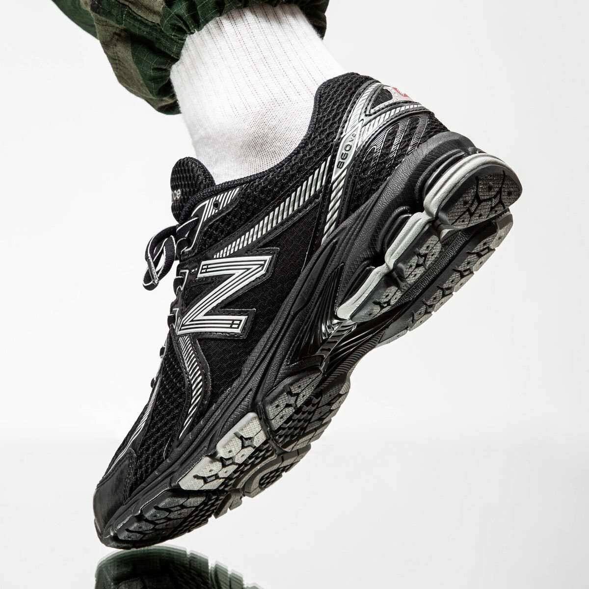 New Balance 860