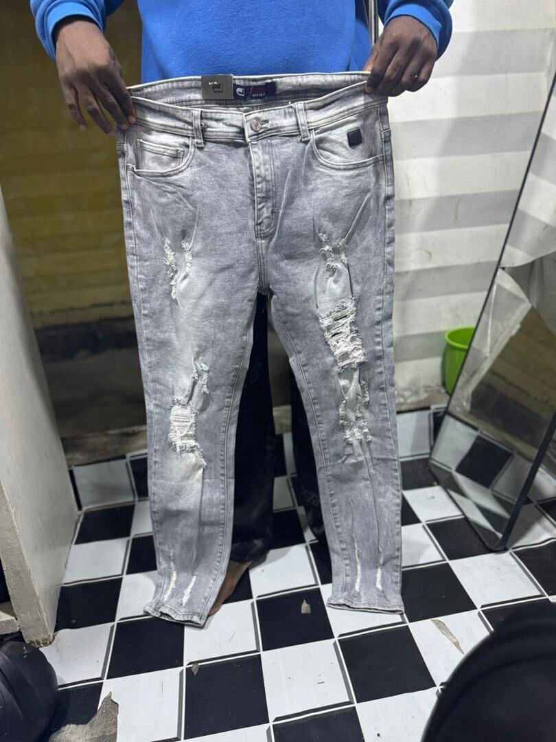 Jeans déchirés mode homme