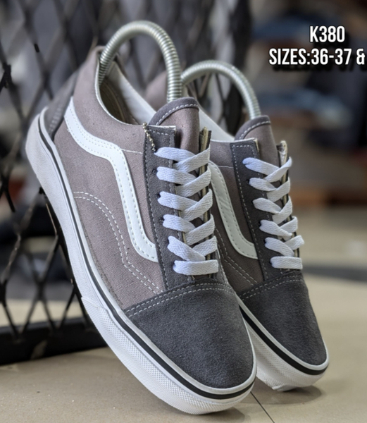 OLD SKOOL & CLASSIC VANS SNEAKERS