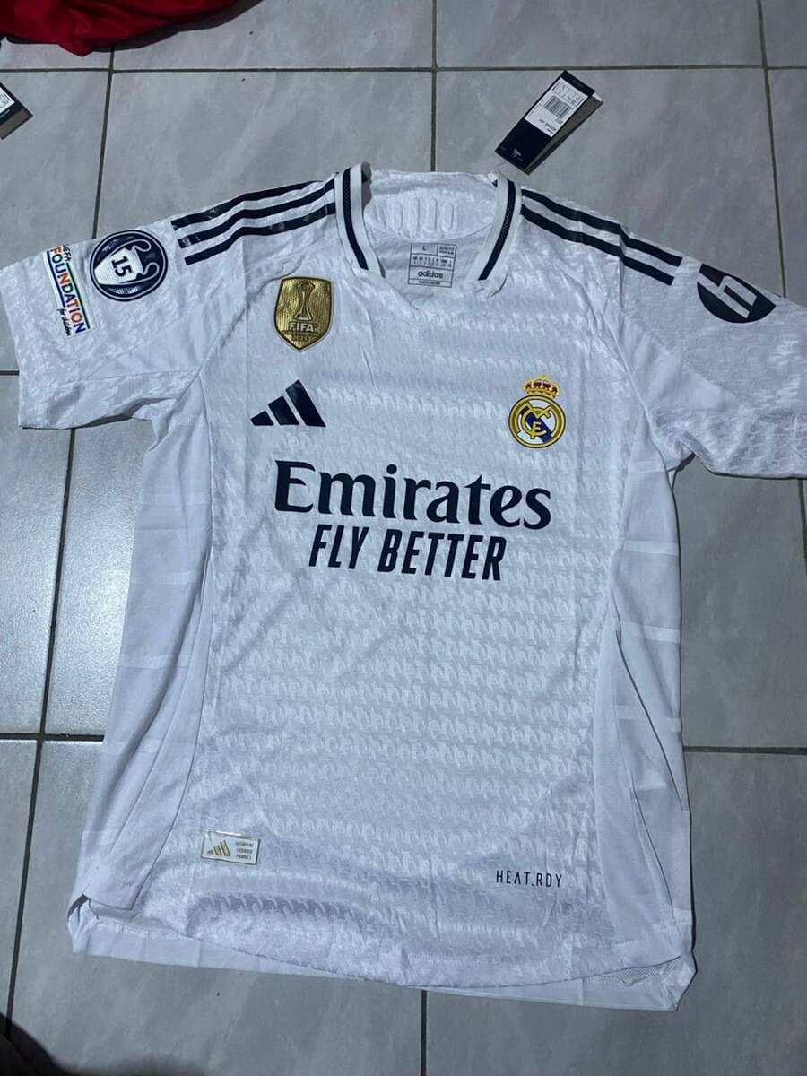 Maillots de football authentiques