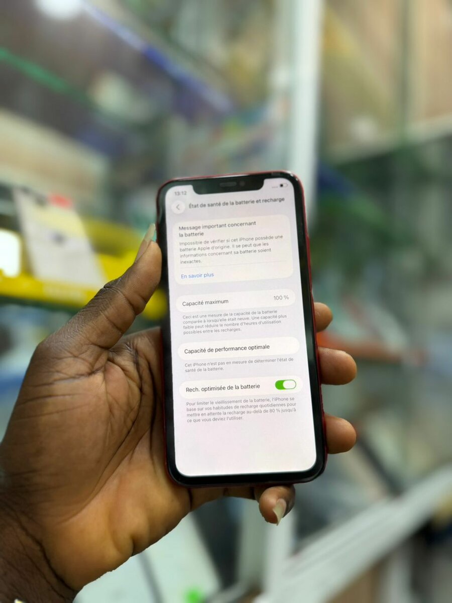 iPhone 11  64Go rouge 2nd main