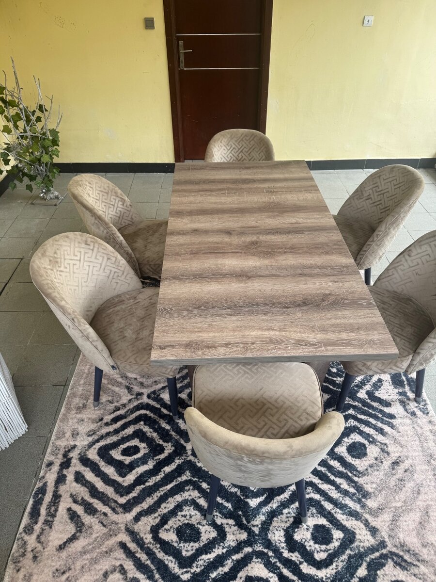 Elegant Dining Table Set