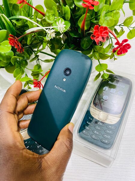 Nokia 6310 2G. Green