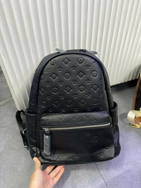 Sac à dos en cuir noir chic