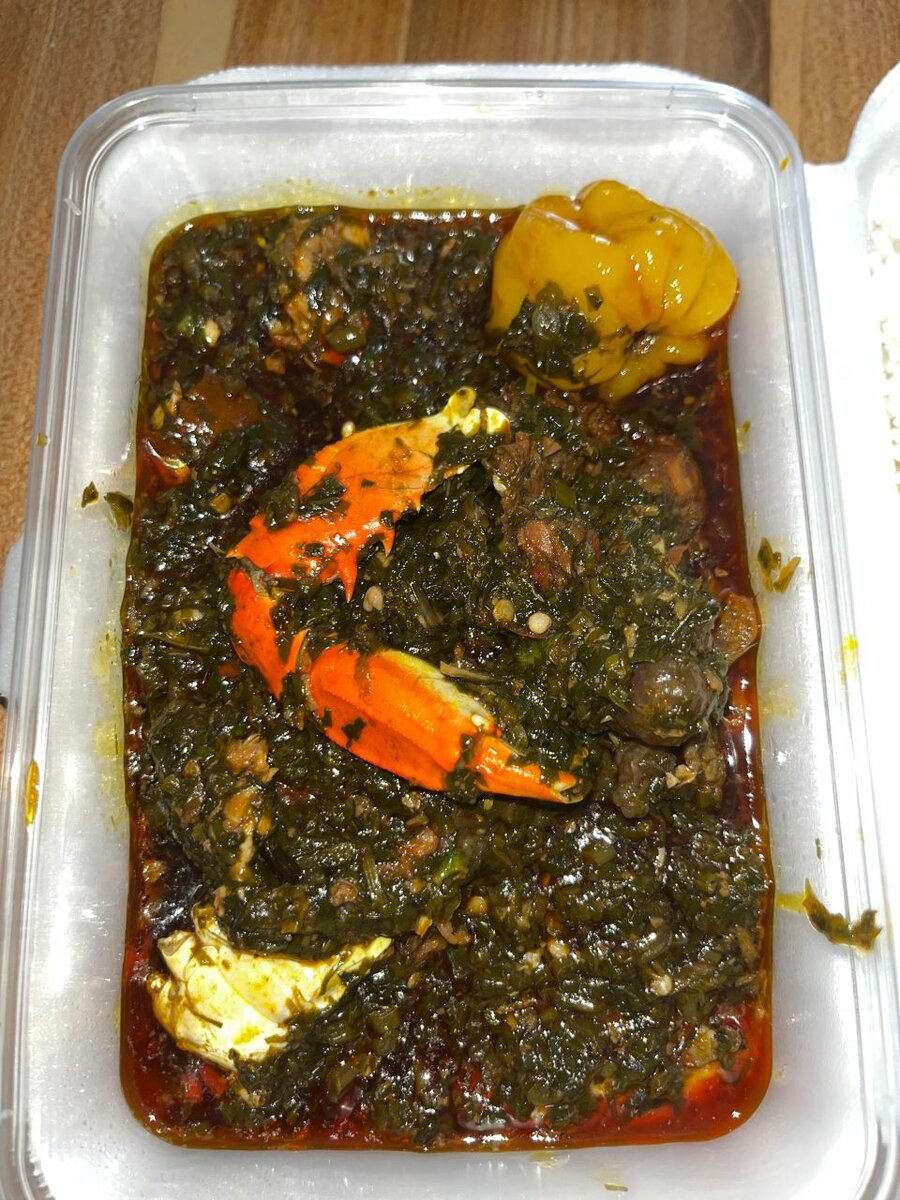 Plat de riz et sauce feuille