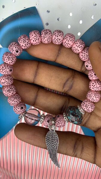 Beaded bracelet-pink