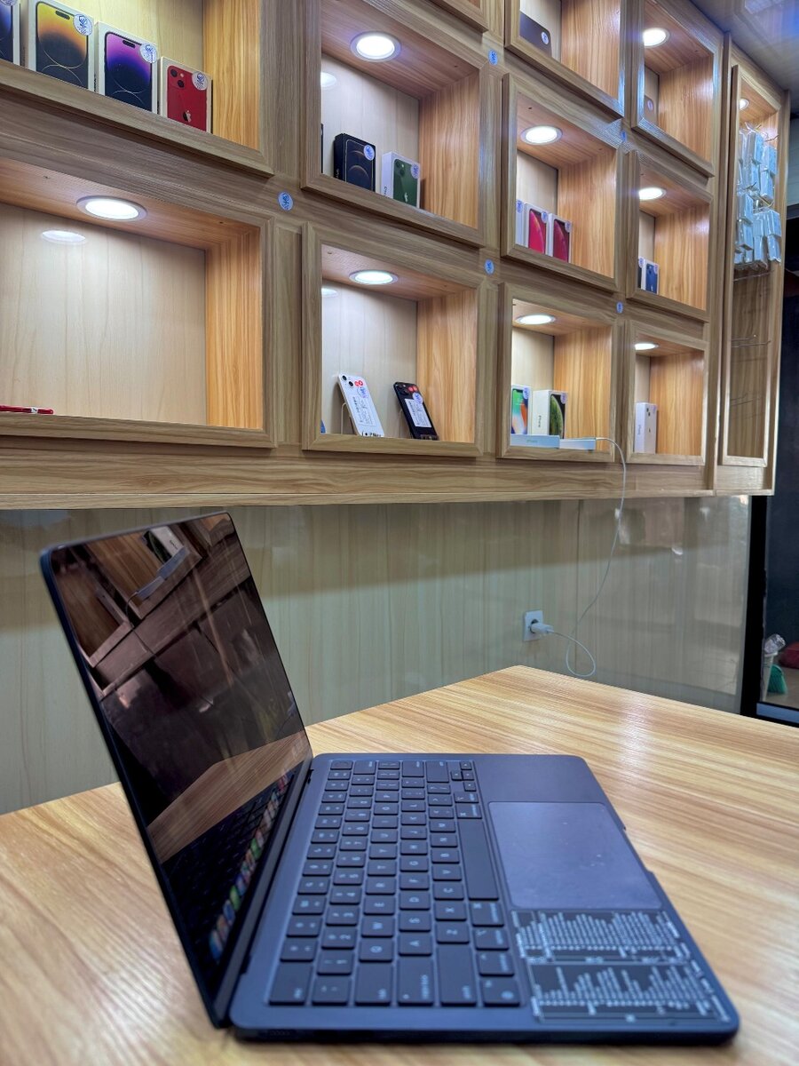 MACBOOK AIR M2 256GIGA