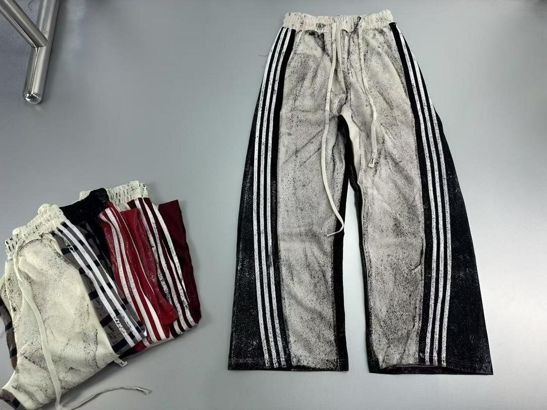 Pantalon de sport à rayures